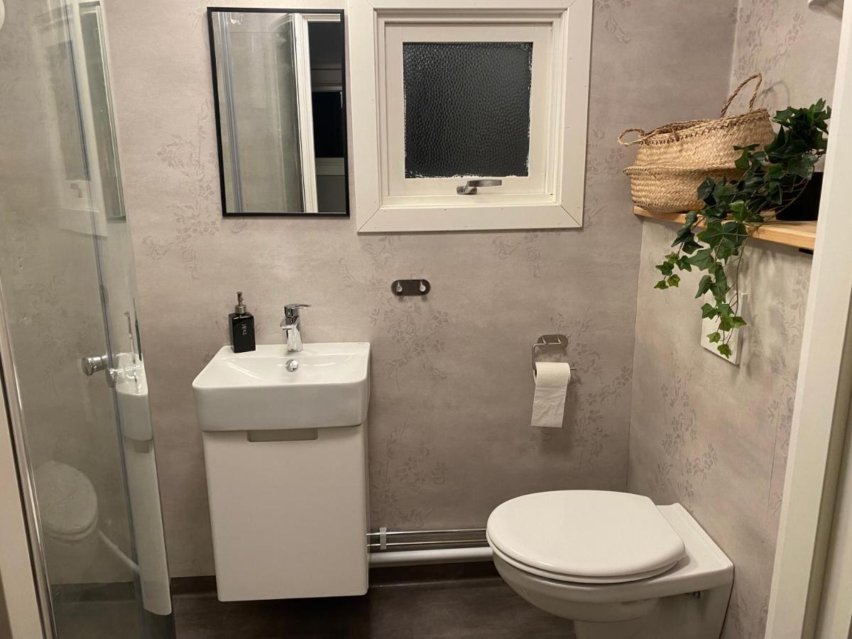 Mindre Laegenhet I En Lantlig Miljoe I Skrea Apartment Falkenberg Exterior photo